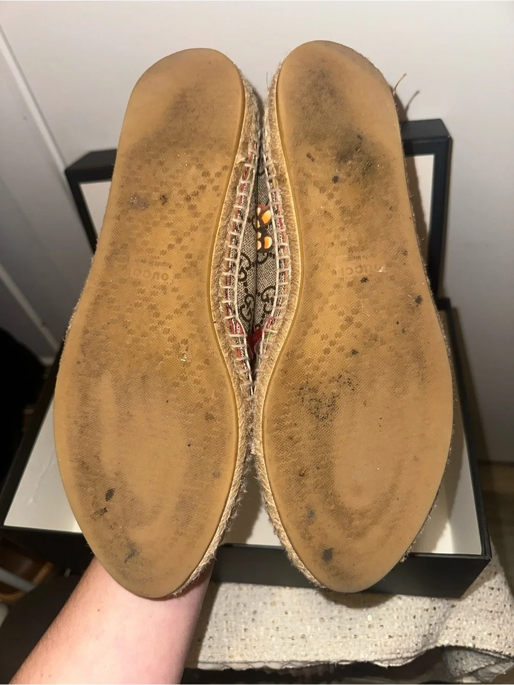 Gucci narrow red stains